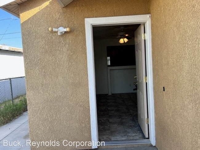 Building Photo - 2 br, 1.5 bath House - 1896 Artesia Dr