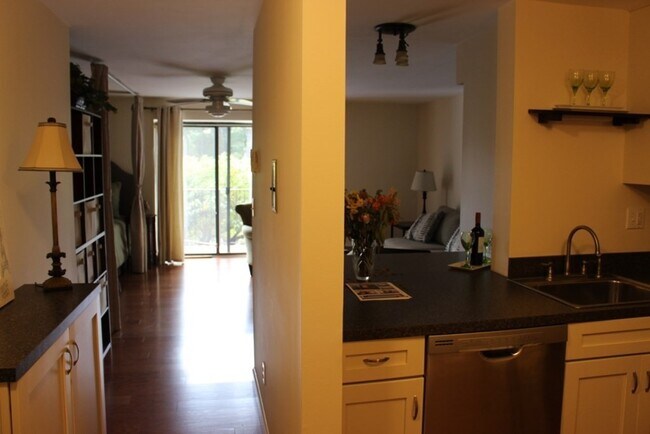 Foto del edificio - 1321 Worcester Rd