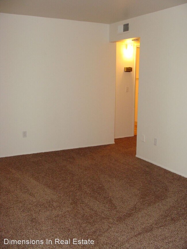 Building Photo - 12325 Lakeshore Dr