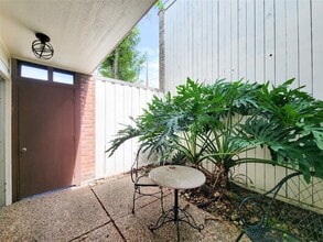 Building Photo - 2243 W Alabama St