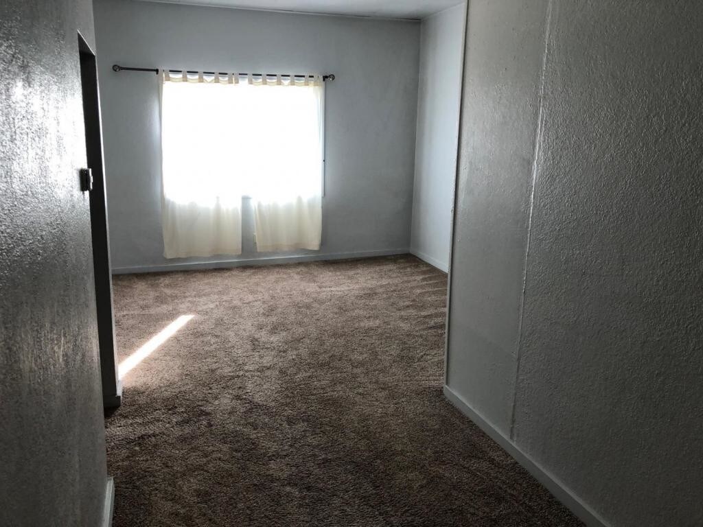 Primary Photo - 105 E Main Street # 1