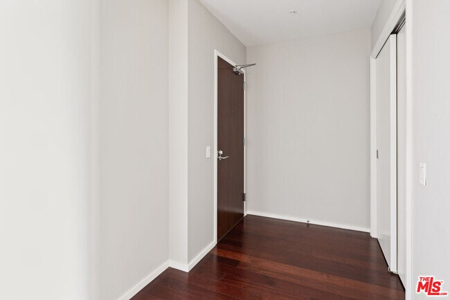 Foto del edificio - 1155 S Grand Ave