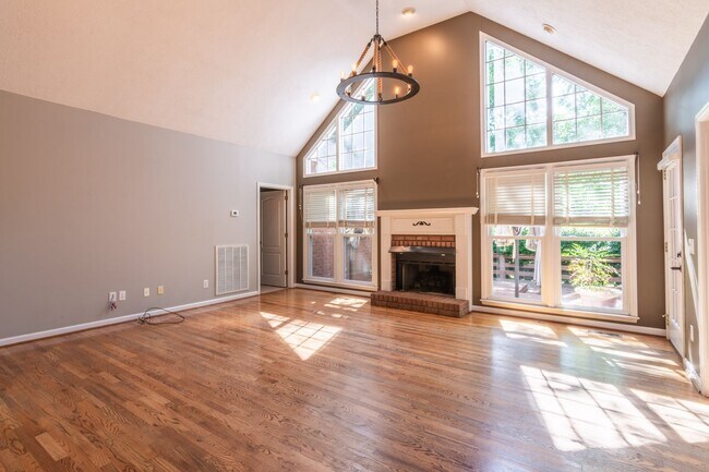 Building Photo - 100 Southfork Dr