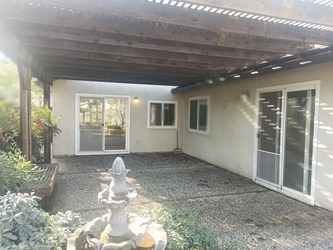 Building Photo - 107 Petrilli Cir