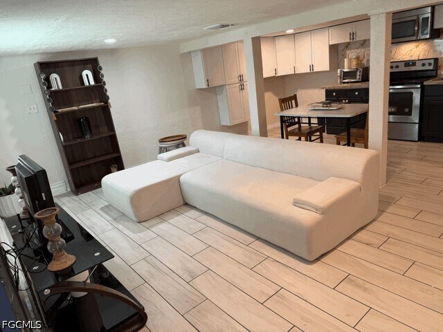 Foto del edificio - 3516 E Riverside Dr