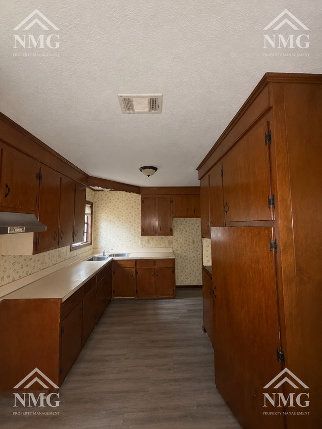Building Photo - 3153 Ponderosa Dr