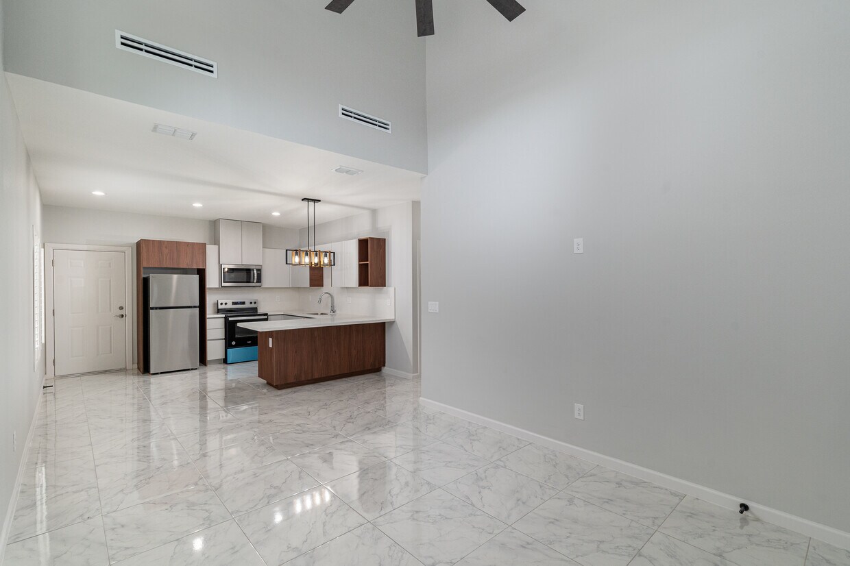 Foto principal - 1007 Hidden Hills St