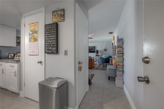 Foto del edificio - 8812 Bay Pointe Dr