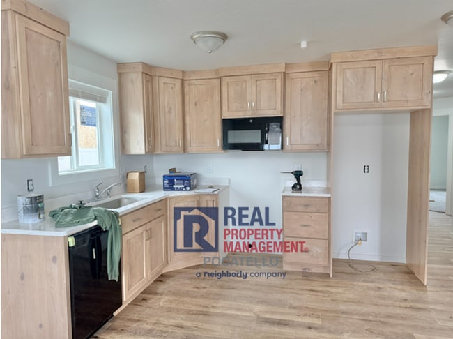 Building Photo - 5405 Park Lawn Dr