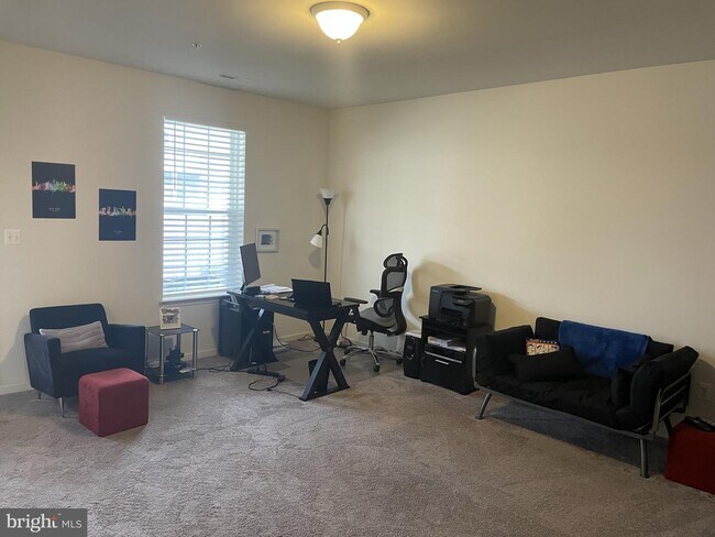 Building Photo - 9634 Eaves Dr