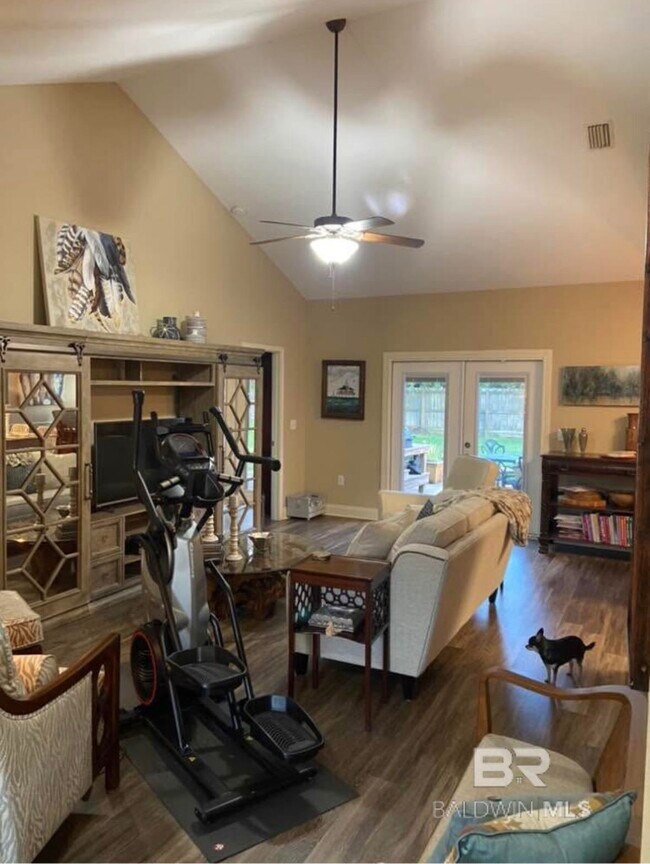 Foto del edificio - 728 Amador Avenue