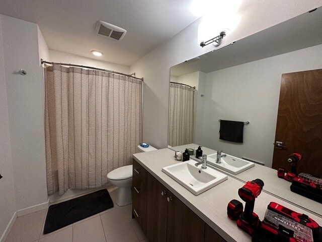 2nd Floor full bathroom - 114 29th Ave S
