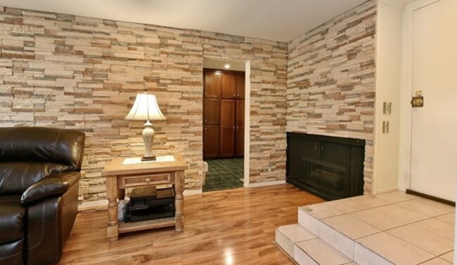 Building Photo - 125 S Sierra Madre Blvd