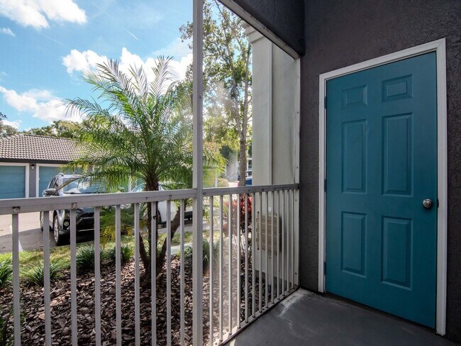 Building Photo - Ground Floor 2 Bedroom 1 Bathroom in Riverview, FL - Walk to Riverview Theater