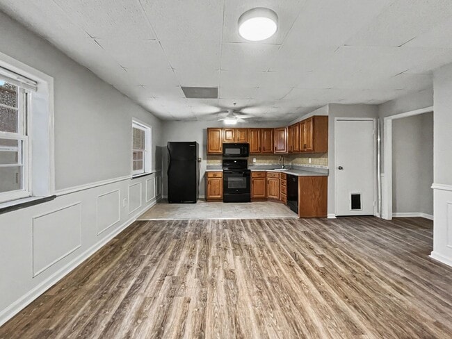 Foto del edificio - 829-833 Conestoga Road