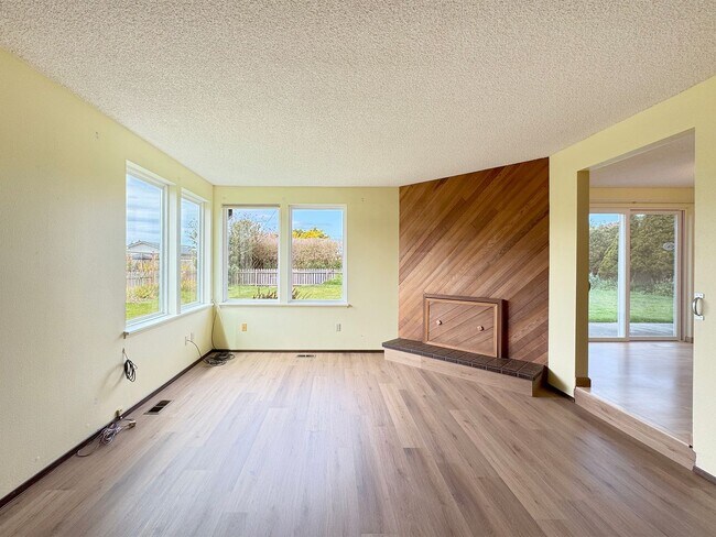 Foto del edificio - 41 McLaughlin Rd