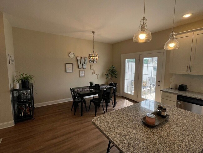 Building Photo - Spacious Luxury Townhome! Outstanding Location!
