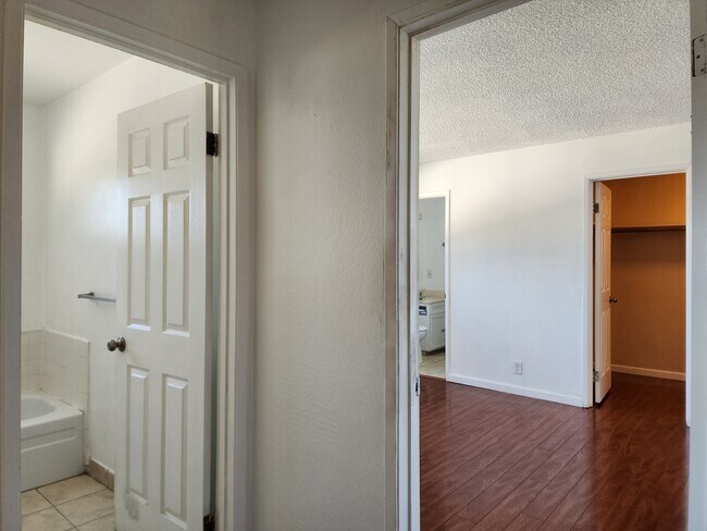 Building Photo - 3435 Redwood Ct