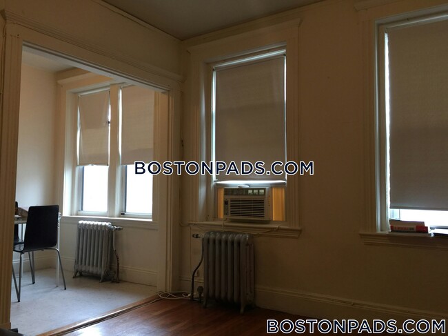 Building Photo - 231-235 Park Dr