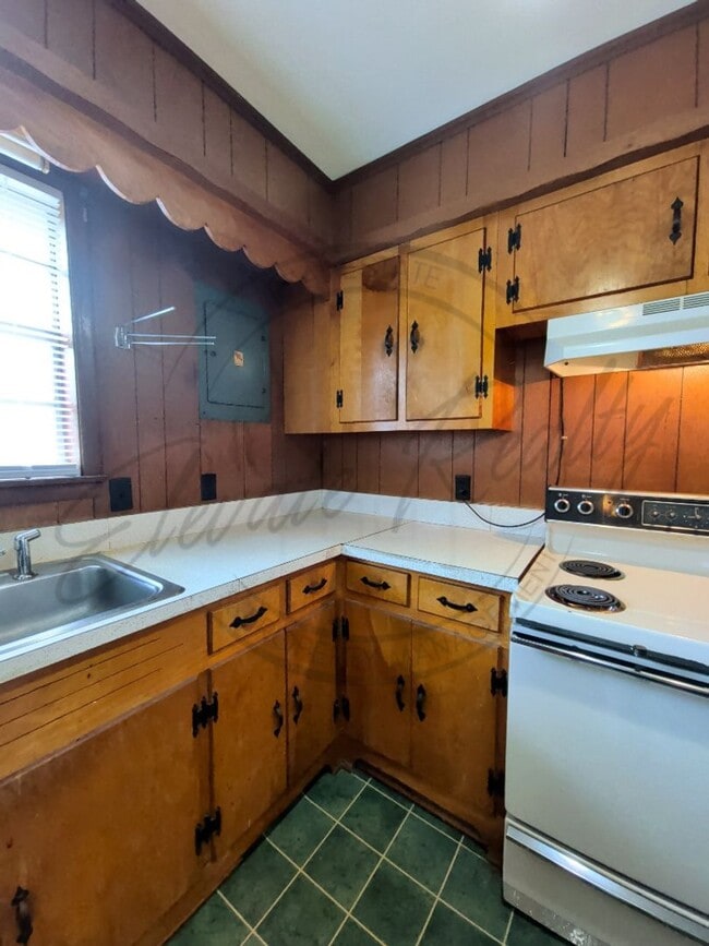 Building Photo - Summer Special: Cozy 1 Bed / 1 Bath Near Tennessee Tech – Pet Friendly!