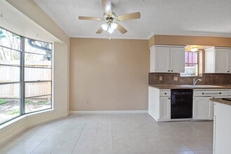 Building Photo - 807 Seacliff Dr