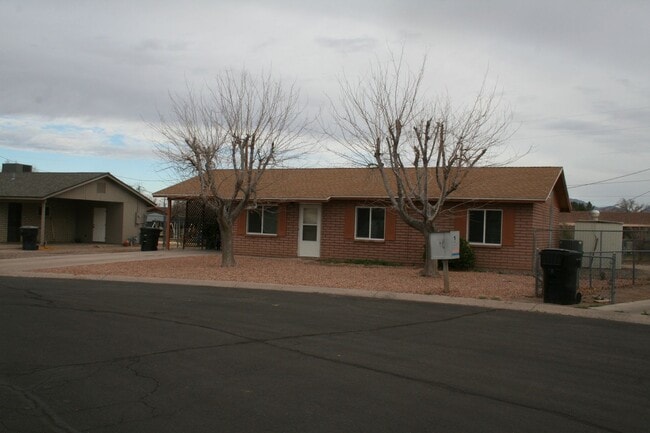 Building Photo - Newly remodeled 3 bedroom, 2 full bath home on large fenced lot.