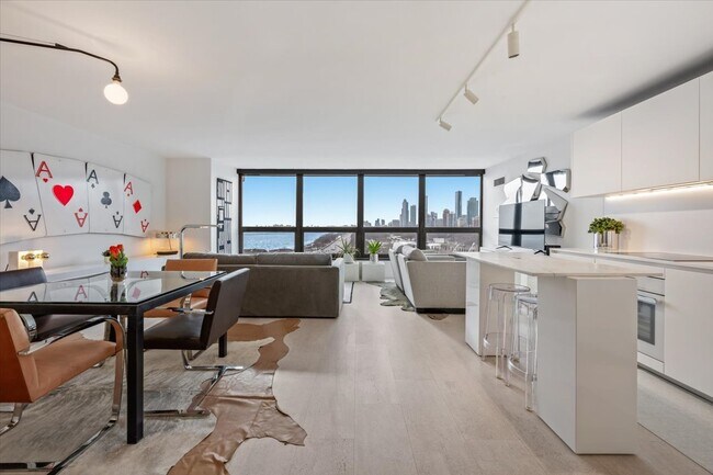 Building Photo - 360 E Randolph St