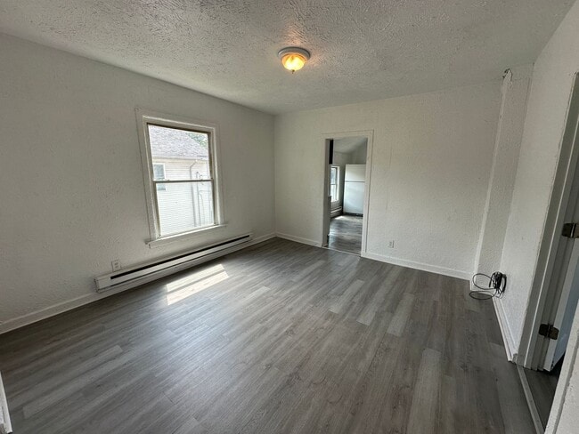 Building Photo - 1065 Caulfield Ave SW