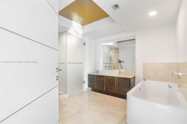 Building Photo - 250 Sunny Isles Blvd