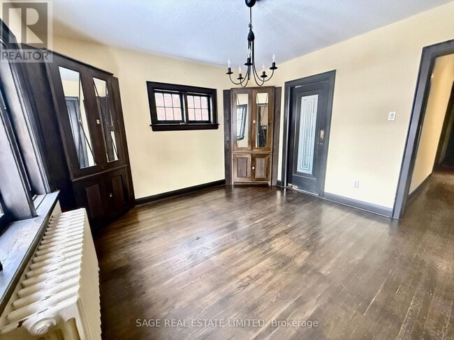 Building Photo - 315 Lonsdale Rd