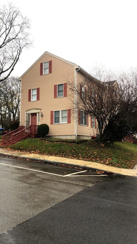 Front view of condo - 65 Atkinson St