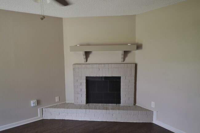 Foto del edificio - Charming 3 bedroom Duplex Conveniently Loc...