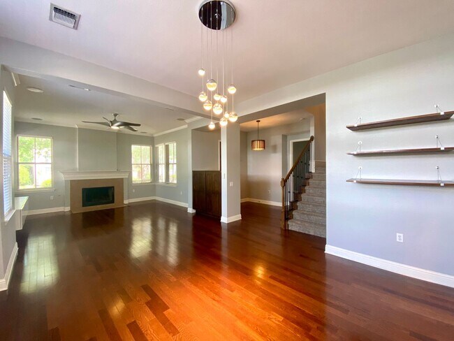 Building Photo - Large Home in Mueller!  Available for October!