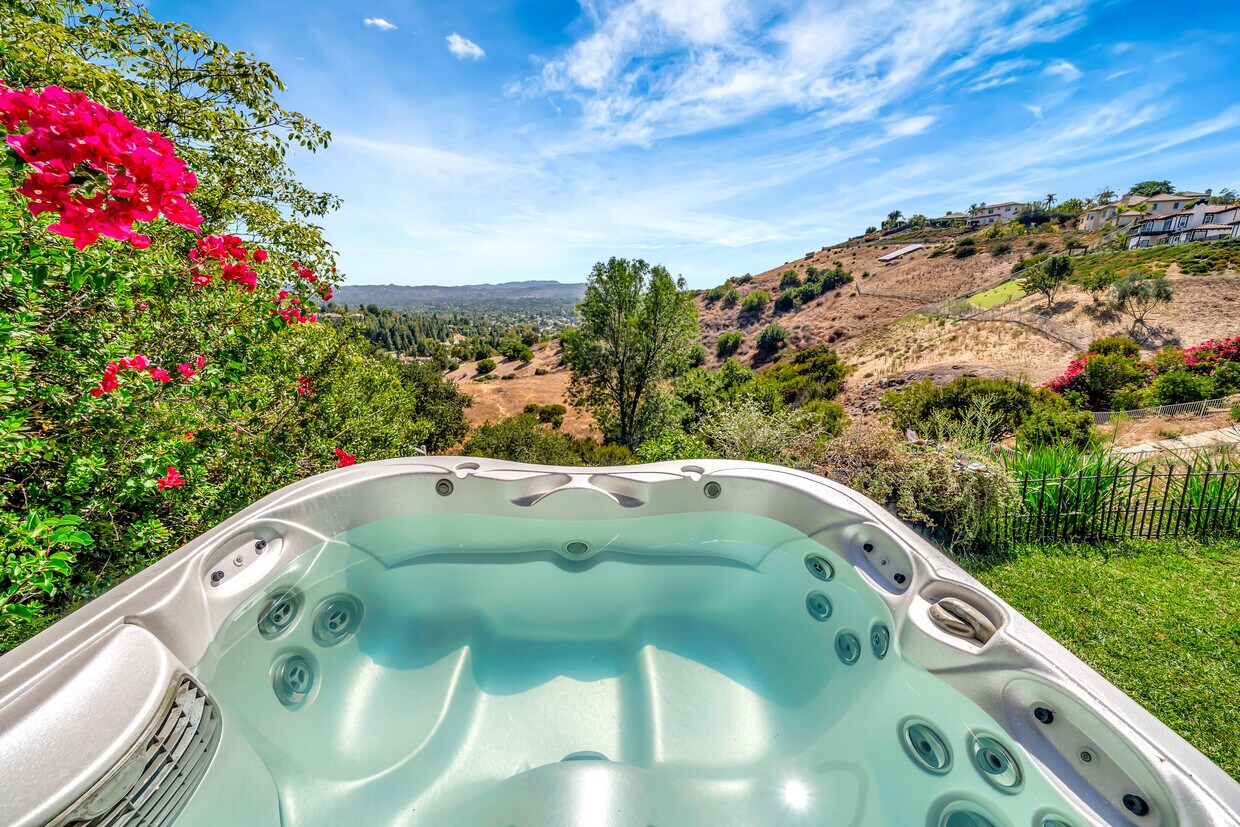 Foto principal - 24574 Overland Dr