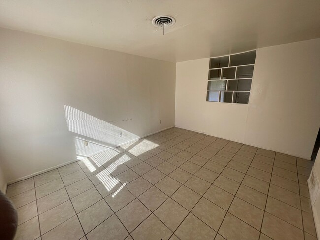 Foto del edificio - 3 bedroom, 1 bath