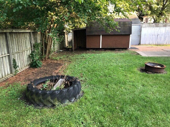 Building Photo - SHORT TERM LEASE! Now through May 2024! Gr...