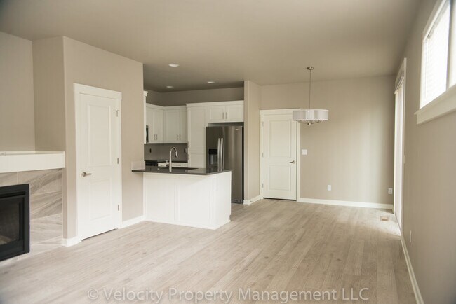 Foto del edificio - Half off First Months Rent!!Beautiful Home in SW Redmond!