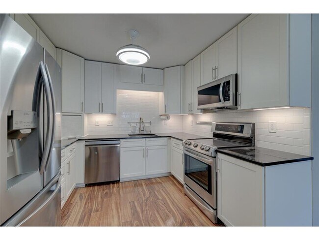 Foto del edificio - 450 Ford Rd