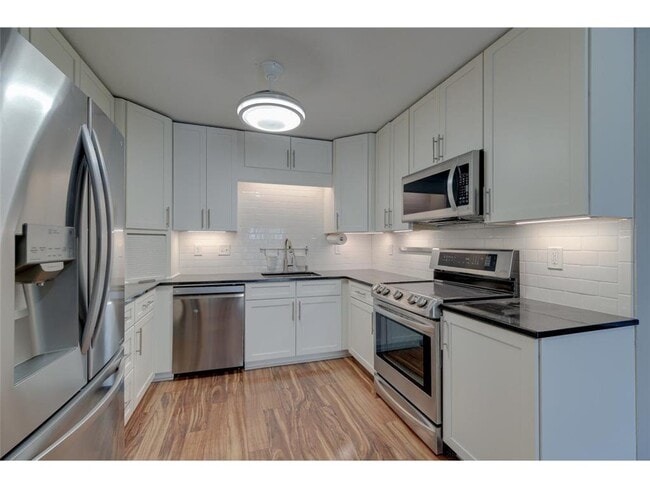 Building Photo - 450 Ford Rd