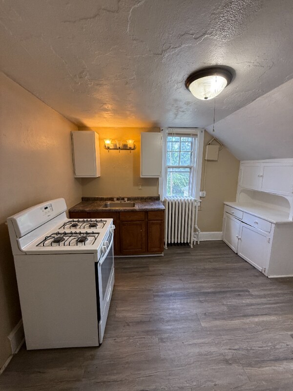 Building Photo - 597 Thomas Ave W