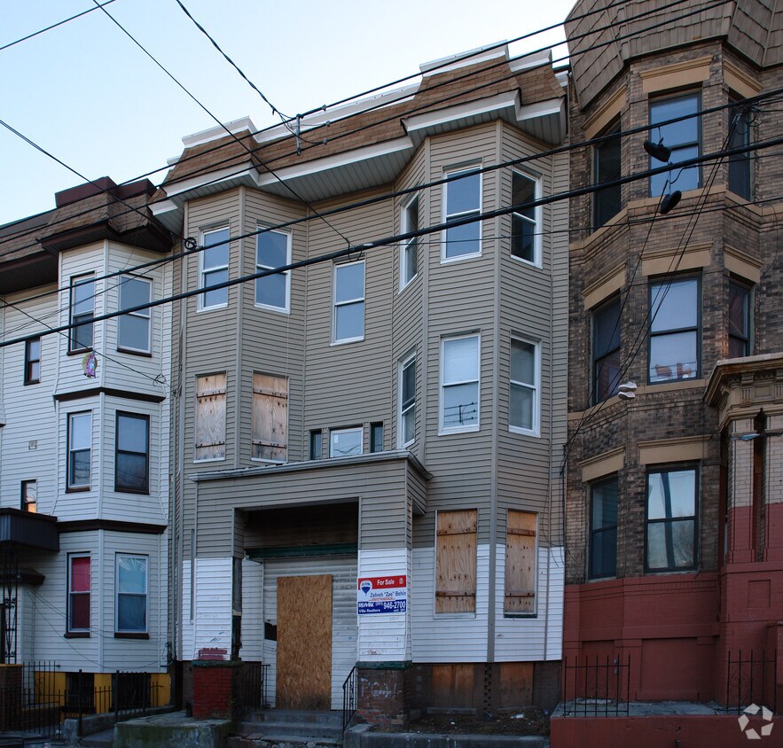 Foto principal - 141 Wilkinson Ave
