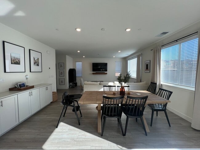 Foto del edificio - Beautiful Rockcress Home Near Dining, Shopping, And More!