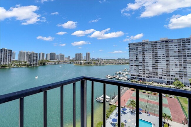 Foto del edificio - 2780 NE 183rd St
