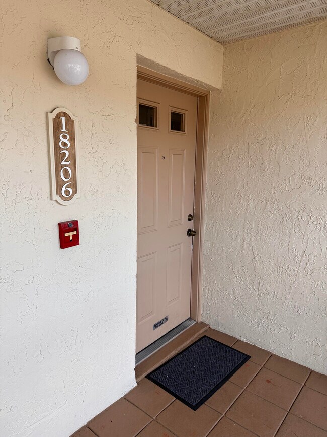 Building Photo - 18206 Glenmoor Dr