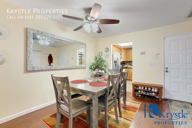 Building Photo - Beautifull Benicia Condo with Garage