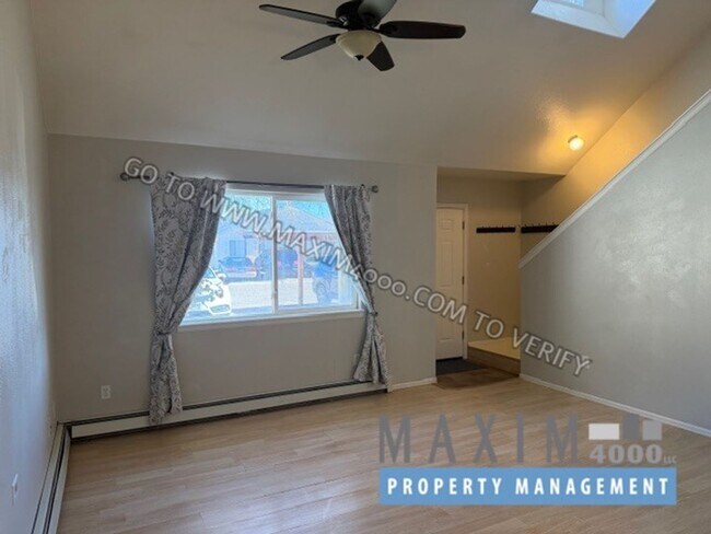 Foto del edificio - 385 Sunnyside Cir