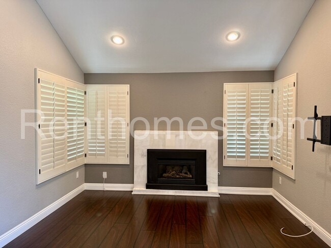 Building Photo - 9316 Pipilo St