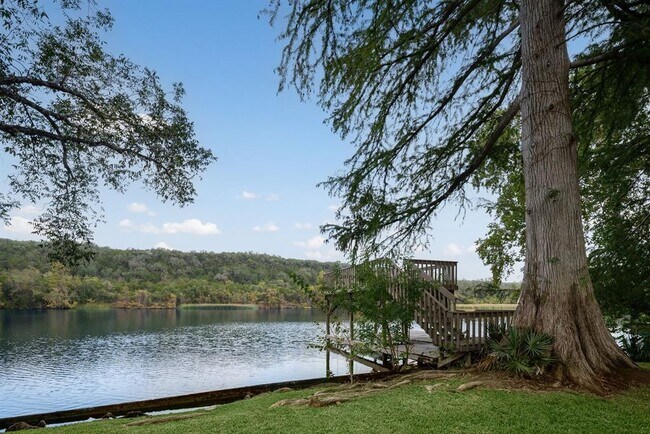 Foto del edificio - 10810 River Terrace Cir