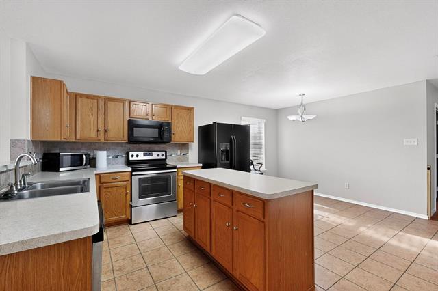 Building Photo - 2800 Briargrove Ln