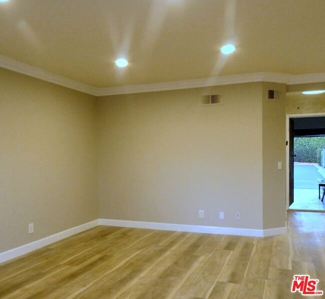 Foto del edificio - 13321 Meyer Rd